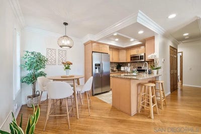 /international/us/3157-evening-way-unit-d-la-jolla-ca-110099291382/