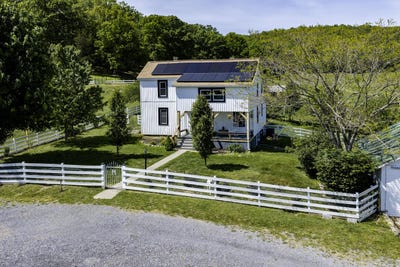/international/us/75-margarets-ln-lexington-va-110103355316/