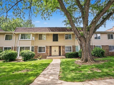 /international/us/3008-roberts-drive-woodridge-il-110108259817/