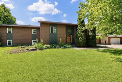 /international/us/724-crist-road-beloit-wi-110109002028/