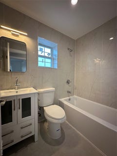 /international/us/17016-143rd-road-jamaica-ny-110106526468/