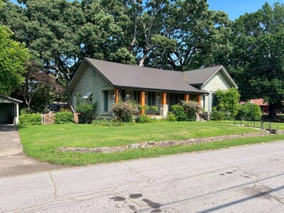 /international/us/201-south-8th-ozark-ar-110108479214/