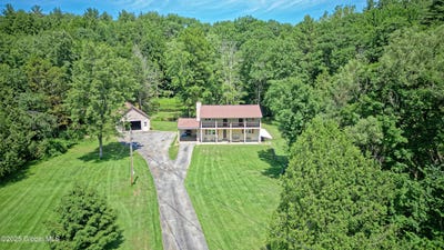 /international/us/23-chapman-street-corinth-ny-110100619910/