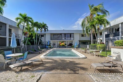 /international/us/825-nw-13th-street-boca-raton-fl-110107538884/