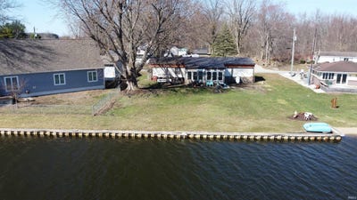 /international/us/5799-n-lake-shore-dr-macy-in-110107017733/