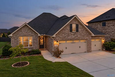 /international/us/2105-s-meadows-drive-huntsville-al-110120558989/