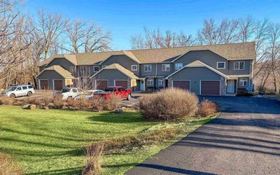 /international/us/1066-hillside-lake-delton-wi-110107006466/