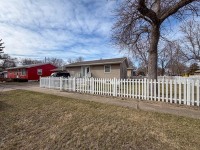 /international/us/1171-simmons-ave-se-huron-sd-110106722976/