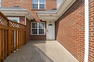 /international/us/402-blue-rose-court-louisville-ky-110119472002/