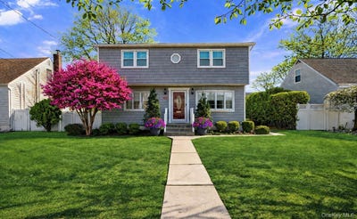/international/us/102-commonwealth-avenue-massapequa-ny-110107343689/