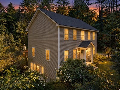 /international/us/286-penney-road-new-gloucester-me-110119945771/