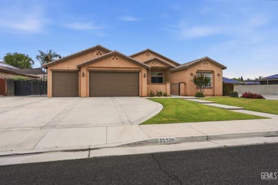 /international/us/10300-silverthorne-drive-bakersfield-ca-110107686202/
