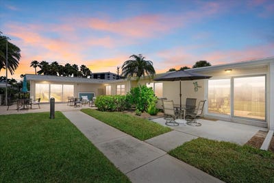 /international/us/5830-midnight-pass-road-sarasota-fl-110101449501/