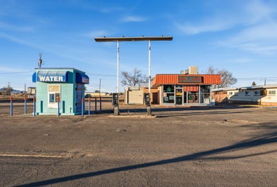 /international/us/503-us-route-66-lulu-s-kitchen-moriarty-nm-110105116537/