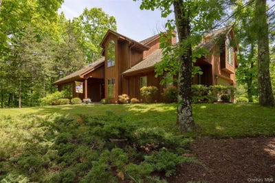 /international/us/44-eleanor-drive-salt-point-ny-110108584201/