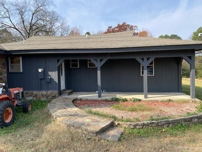 /international/us/208-lake-st-ola-ar-110105277021/