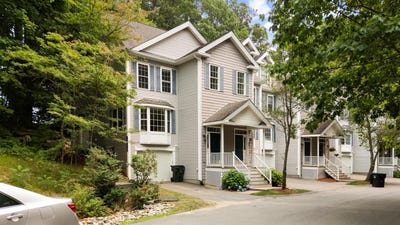 /international/us/36-georgetown-drive-nashua-nh-110119437982/