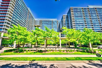 /international/us/9725-woods-drive-skokie-il-110108445433/
