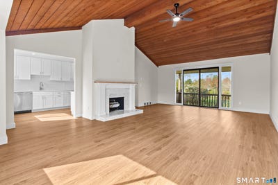 /international/us/564-pequot-lane-stratford-ct-110107584640/