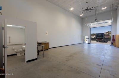 /international/us/525-plane-street-gypsum-co-110100720219/