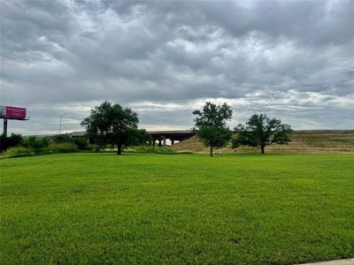 /international/us/2-lombardy-place-clinton-ok-110085870968/