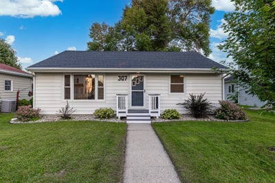 /international/us/307-s-4th-street-le-sueur-mn-110119743924/