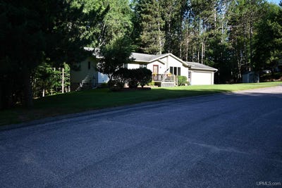/international/us/18-w-sandwood-marquette-mi-110100995072/