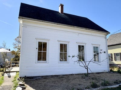 /international/us/40-shackford-street-eastport-me-110102950367/