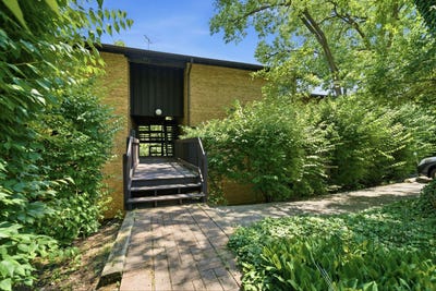 /international/us/5517-e-lake-drive-lisle-il-110108768603/