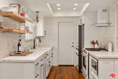/international/us/2219-voorhees-ave-redondo-beach-ca-110108399786/