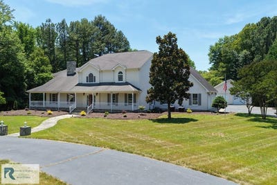 /international/us/880-robertson-ln-danville-va-110108605937/