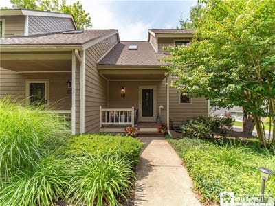 /international/us/29-elm-lane-chautauqua-ny-110100549746/