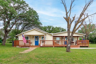 /international/us/1808-s-oak-brady-tx-110108423664/