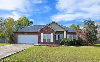 /international/us/1019-bridgetowne-lane-breaux-bridge-la-110106801778/