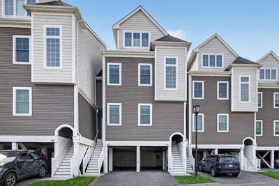 /international/us/421-marina-pointe-drive-east-rockaway-ny-110107849782/