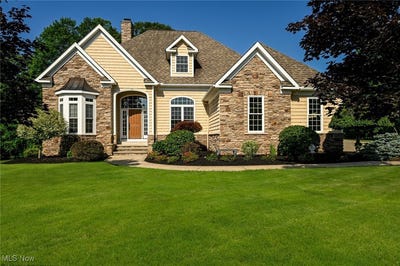 /international/us/8540-riverview-drive-garrettsville-oh-110100800049/