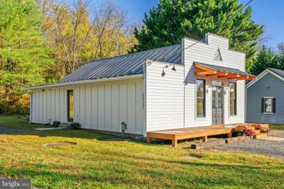 /international/us/11961-lee-highway-sperryville-va-110103117947/