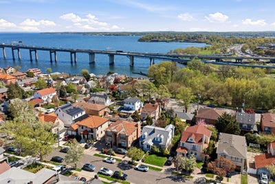/international/us/1421-burton-street-whitestone-ny-110110405909/