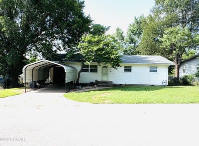 /international/us/209-w-chase-drive-goodman-mo-110101021416/