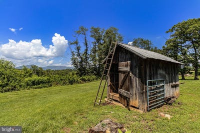 /international/us/13415-crest-hill-road-flint-hill-va-110100569859/