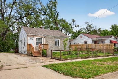 /international/us/2212-christina-street-rockford-il-110108332545/
