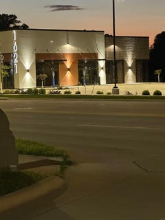 /international/us/1621-w-1st-st-cedar-falls-ia-110108033315/