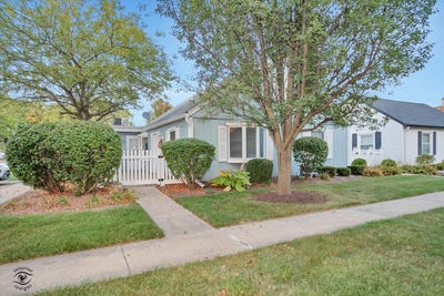 /international/us/119-garden-drive-montgomery-il-110103339212/