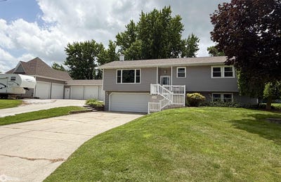 /international/us/1115-n-9th-avenue-e-newton-ia-110109159587/
