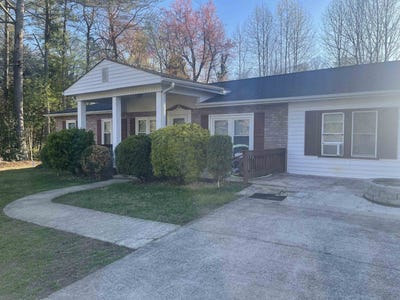 /international/us/104-rickert-avenue-landrum-sc-110106492646/
