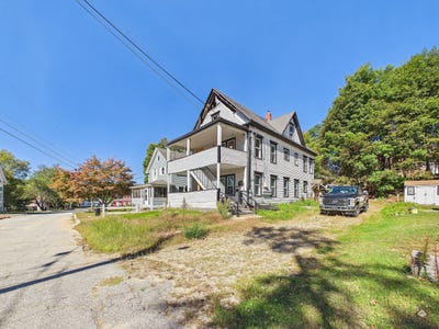 /international/us/24-union-street-livermore-falls-me-110110324298/