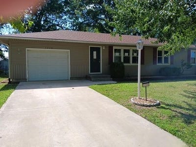 /international/us/3200-hickory-street-higginsville-mo-110101216085/