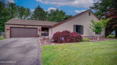 /international/us/320-double-creek-parkway-freehold-nj-110108417766/