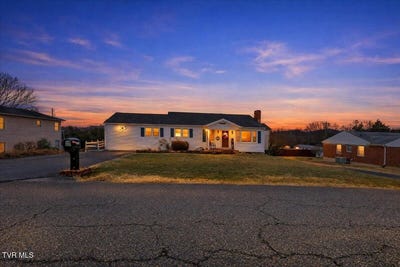 /international/us/320-sherwood-road-bristol-va-110105090987/