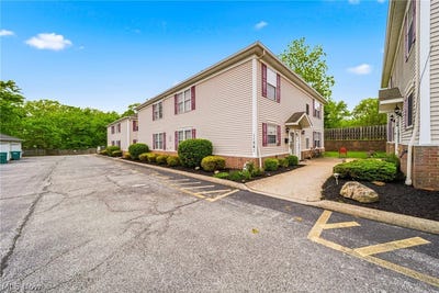 /international/us/11541-riverview-court-parma-heights-oh-110108391768/